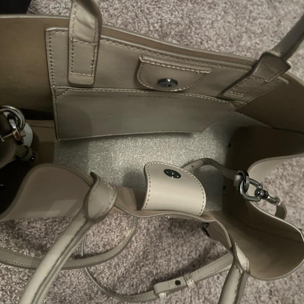 Banana Republic Bag - Picture 4 of 6
